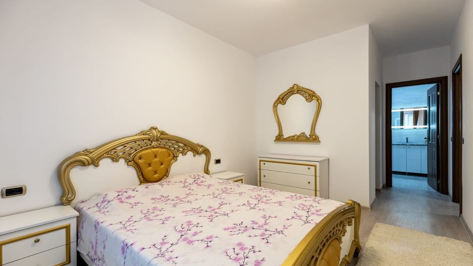 Coresi-Isaran apartament foarte spatios, 2 bai - Poză 5