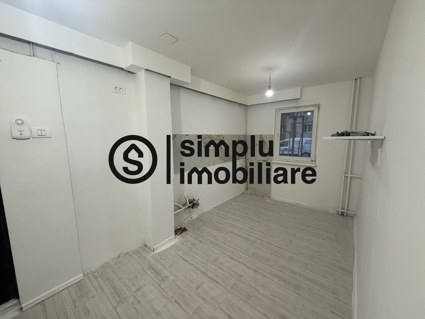 4 decomandate, parter, bilateral, Valea Rosie - 130 000 Euro - Poză 7