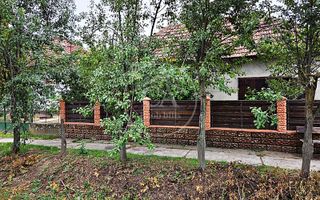Casa de vanzare cu 4 camere si teren de 1520 in satul Batar, Bihor - Poză 1