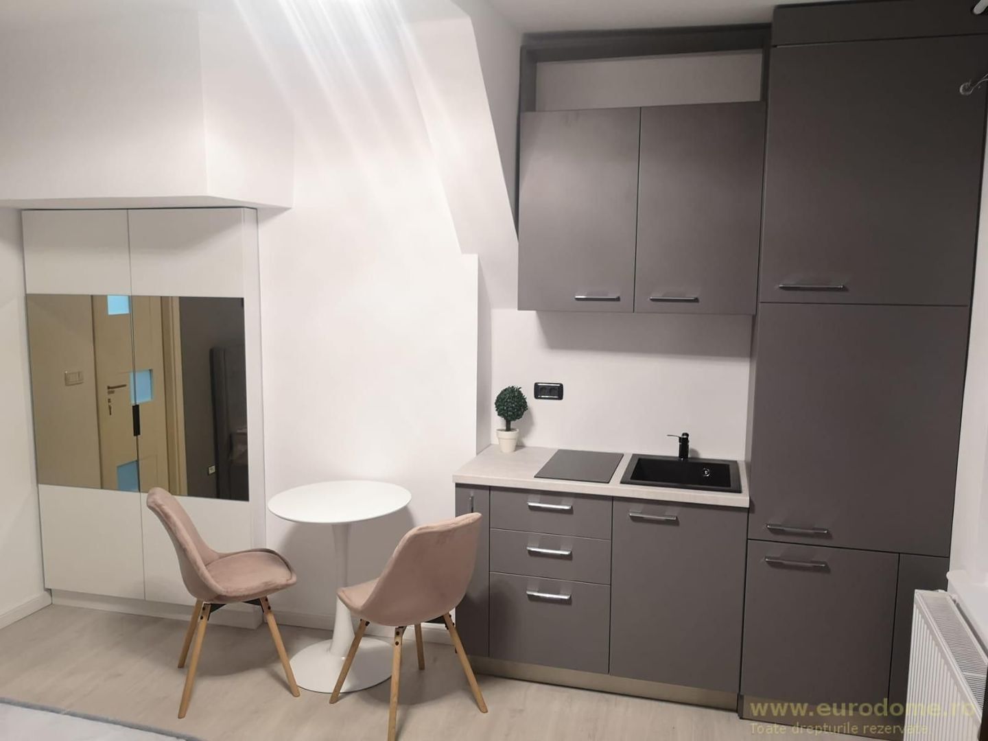 Garsoniera de inchiriat zona centrala - Poză 9