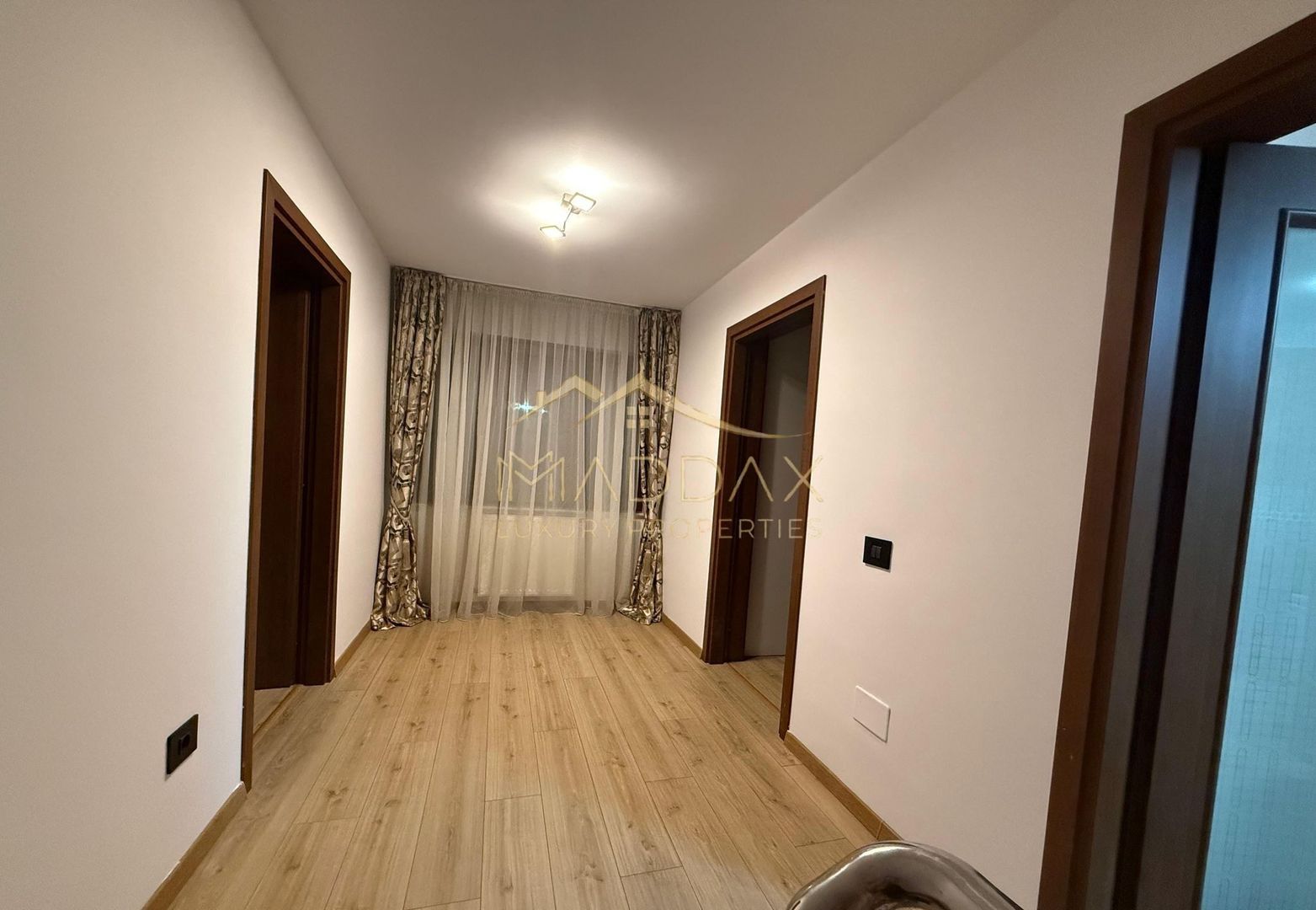 Casă Gata de Mutat | 180 mp Utili, 4 Camere, Mansardă și Garaj pentru Familia Ta - Poză 17