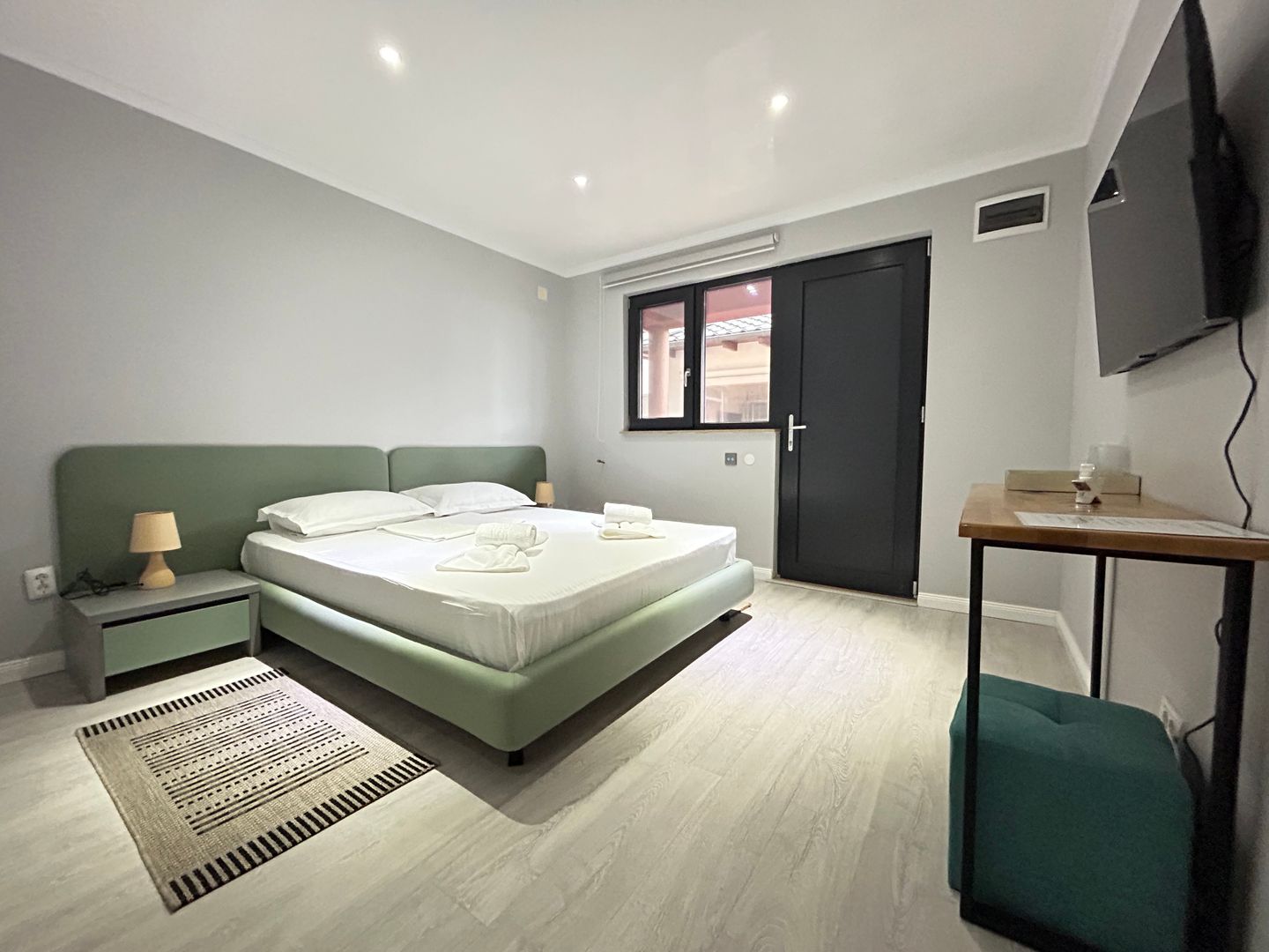 Pensiune Casa Eva Statiunea 2 Mai - 12 camere - teren 600 mp - Poză 10