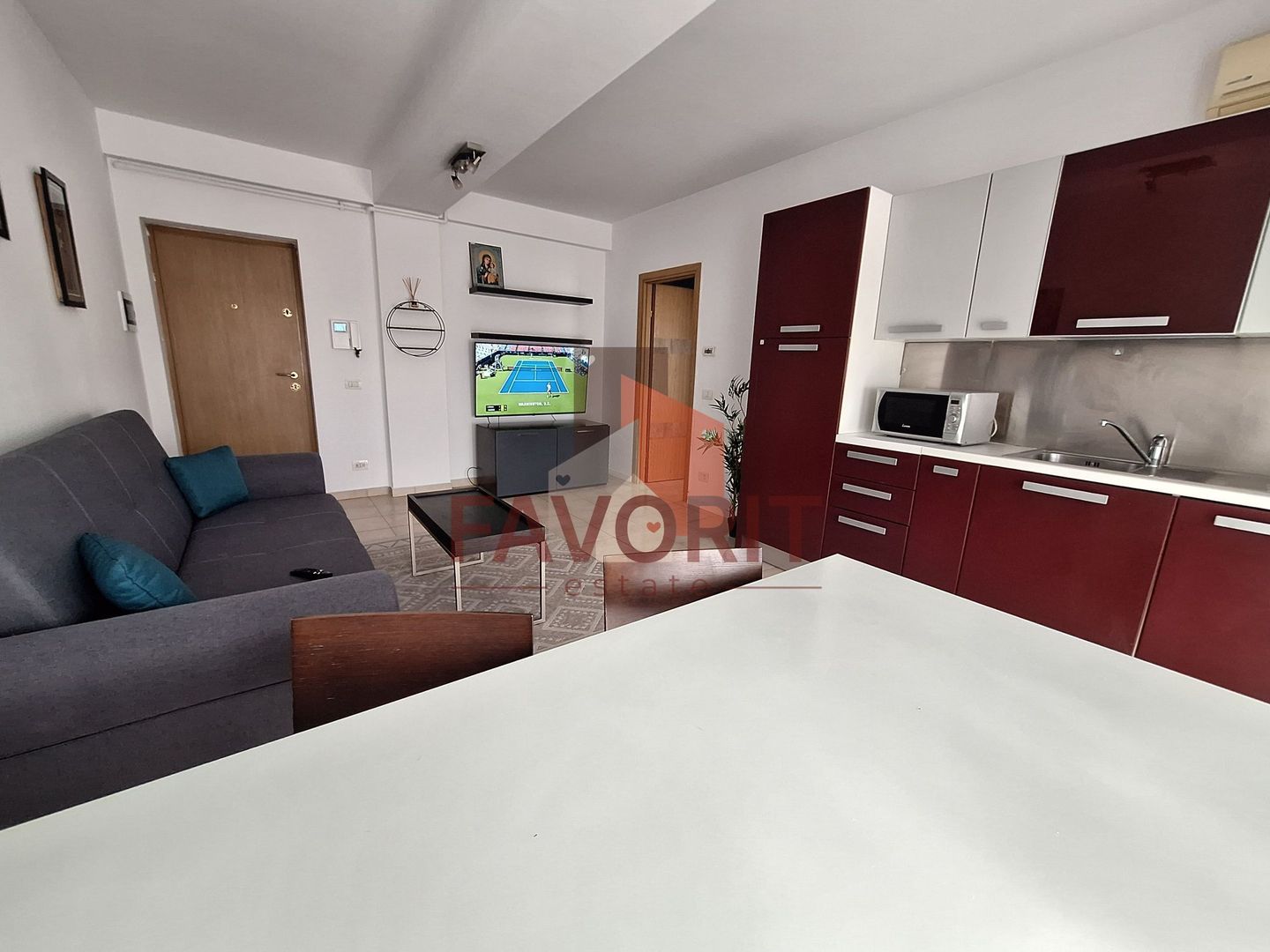 Bloc nou. Etaj intermediar. Pozitie excelenta - Poză 1