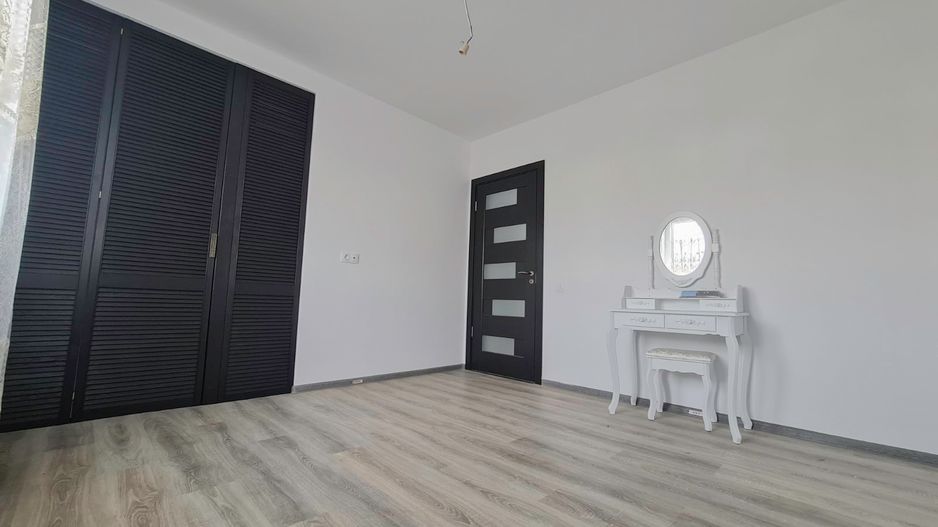 Apartament nou, mobilat și utilat - 3 camere, 2 bai și curte - Poză 22
