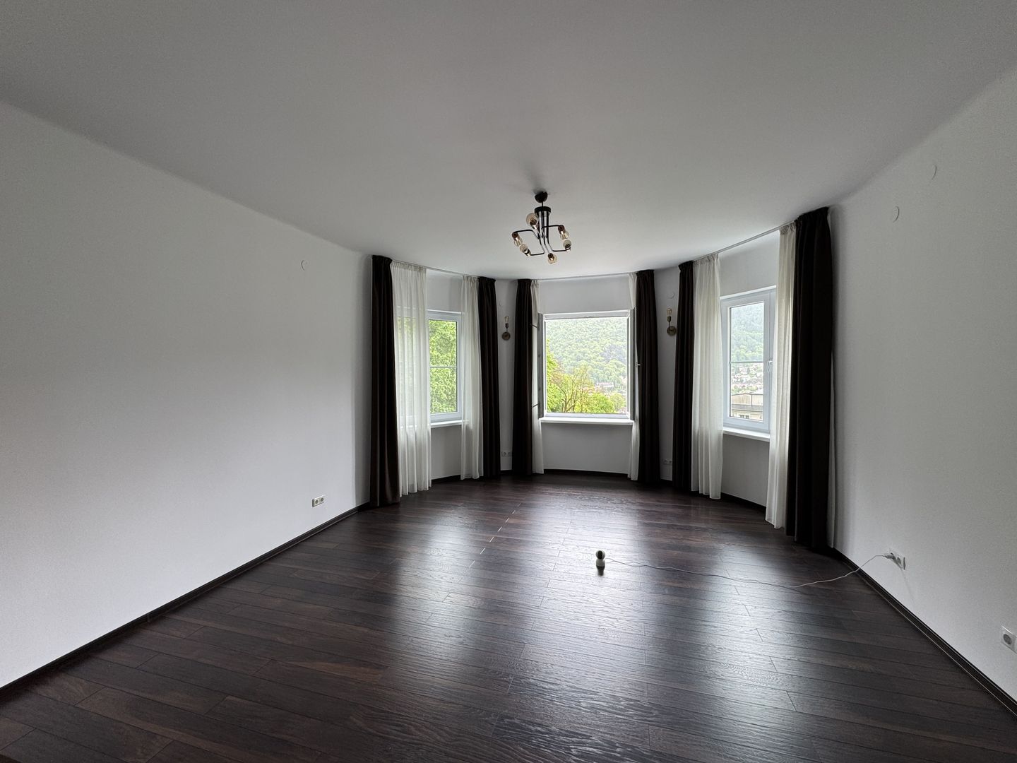 Apartament cu vedere spre Tâmpa, liniște și natură, în Centrul Istoric al Brașov - Poză 3