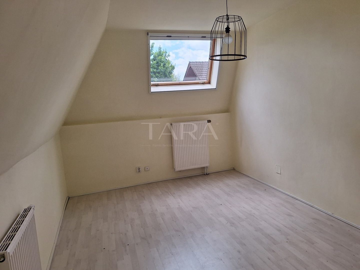 Casa de vanzare cu 6 camere in cartierul Andrei Muresanu - Poză 14