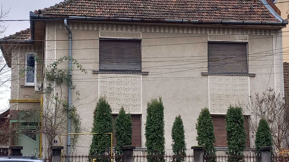 Casă cu etaj cu două apartamente separate - Poză 1