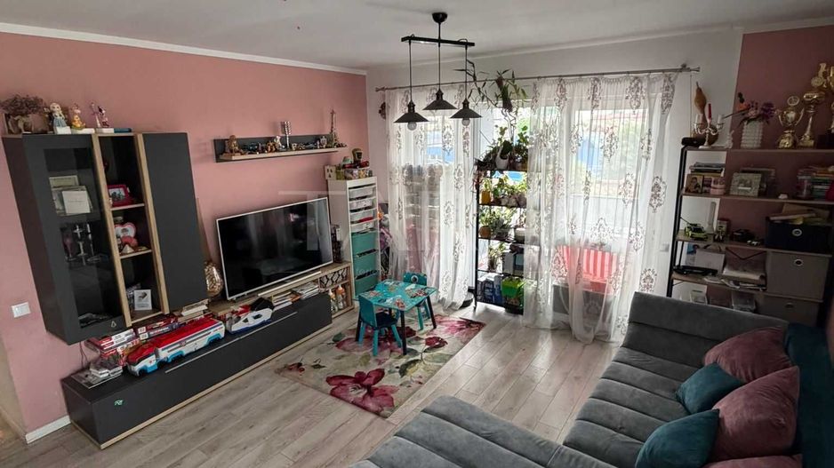 Apartament modern cu terasă generoasă și parcare subterană. - Poză 1