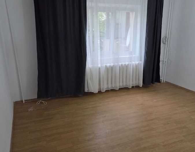 Inchiriez apartament 4 camere, Vitan, nemobilat, cu loc de parcare - Poză 1