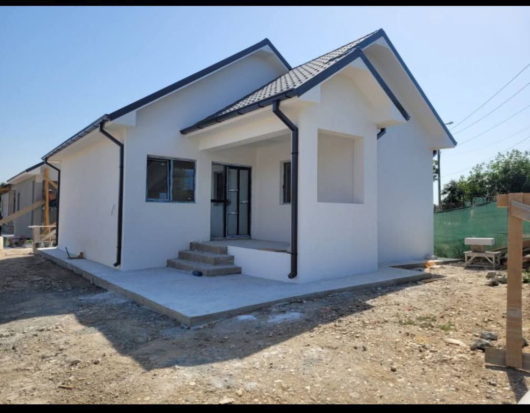 De vânzare – Casă nouă 4 camere în Năvodari, zona Kaufland - Poză 1