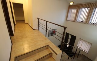 Zona Cetatii; 6 incaperi, ideal pentru sediu firma. - Poză 14