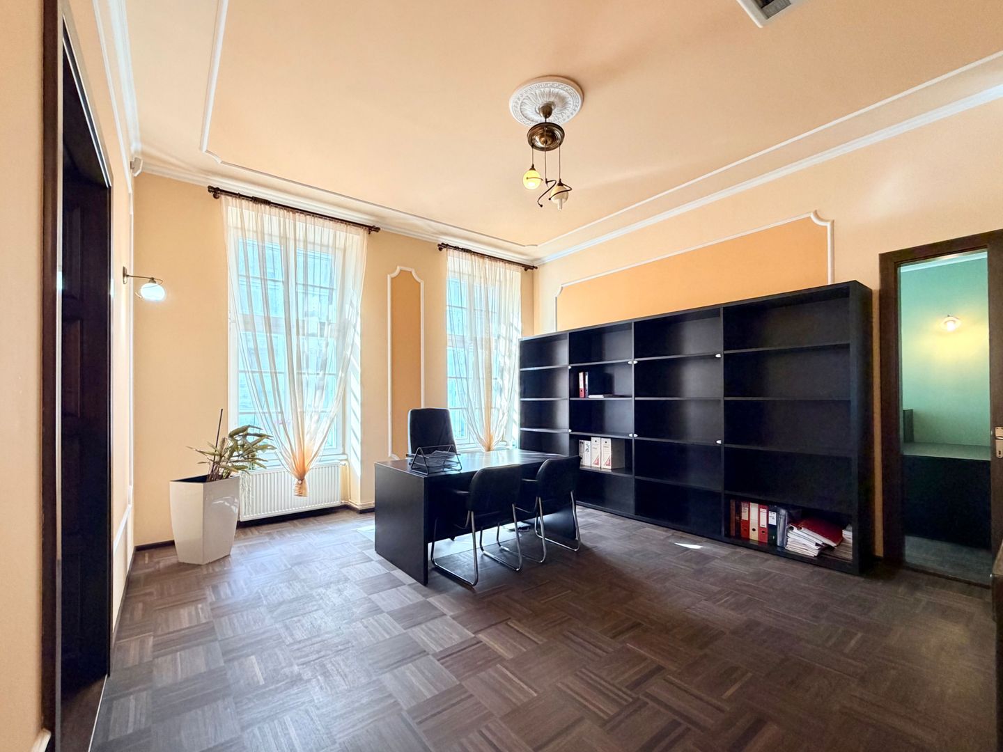 Spațiu ideal pentru cabinet sau activități de birou- Piața Unirii - Poză 2