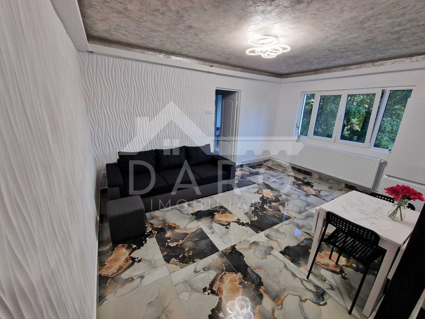 Inchiriez apartament cu 2 camere,balcon, utilat si mobilat, Tudor - Poză 1