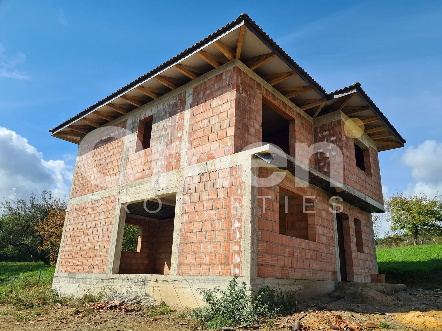 Casa la rosu 5 camere, 119 mp utili de vanzare in Ocolis - Poză 1