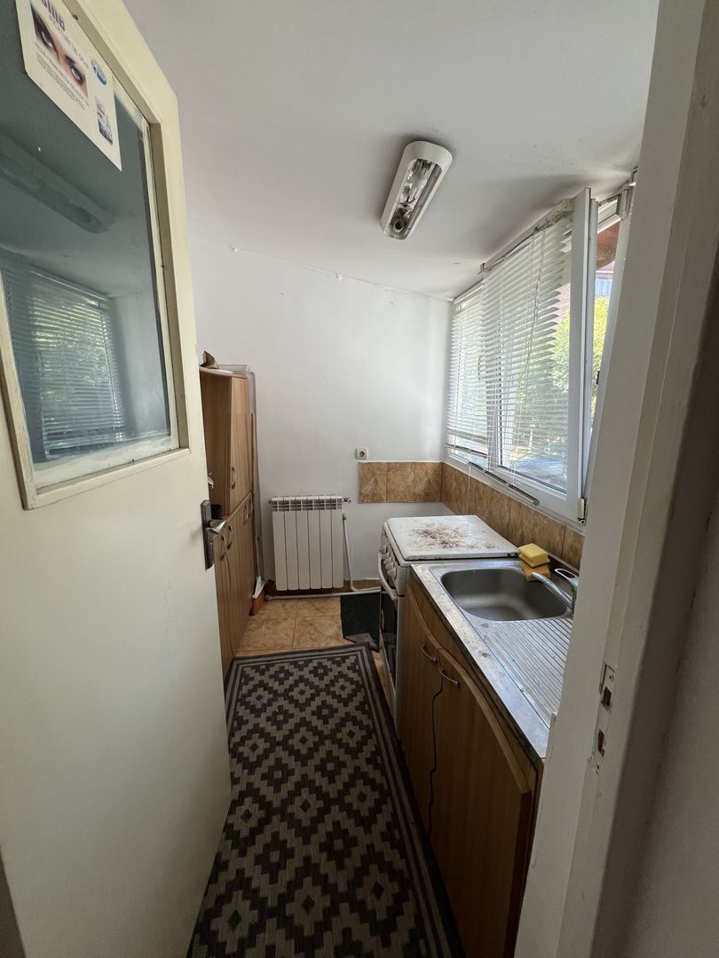 inchiriez apartament 2 camere.,zona Bulevardul Revolutiei,et.1,dec - Poză 4
