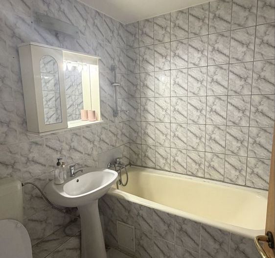 De Inchiriat : Apartament 3 Camere, Bd. Alexandru Obregia – Piața Sudului - Poză 6