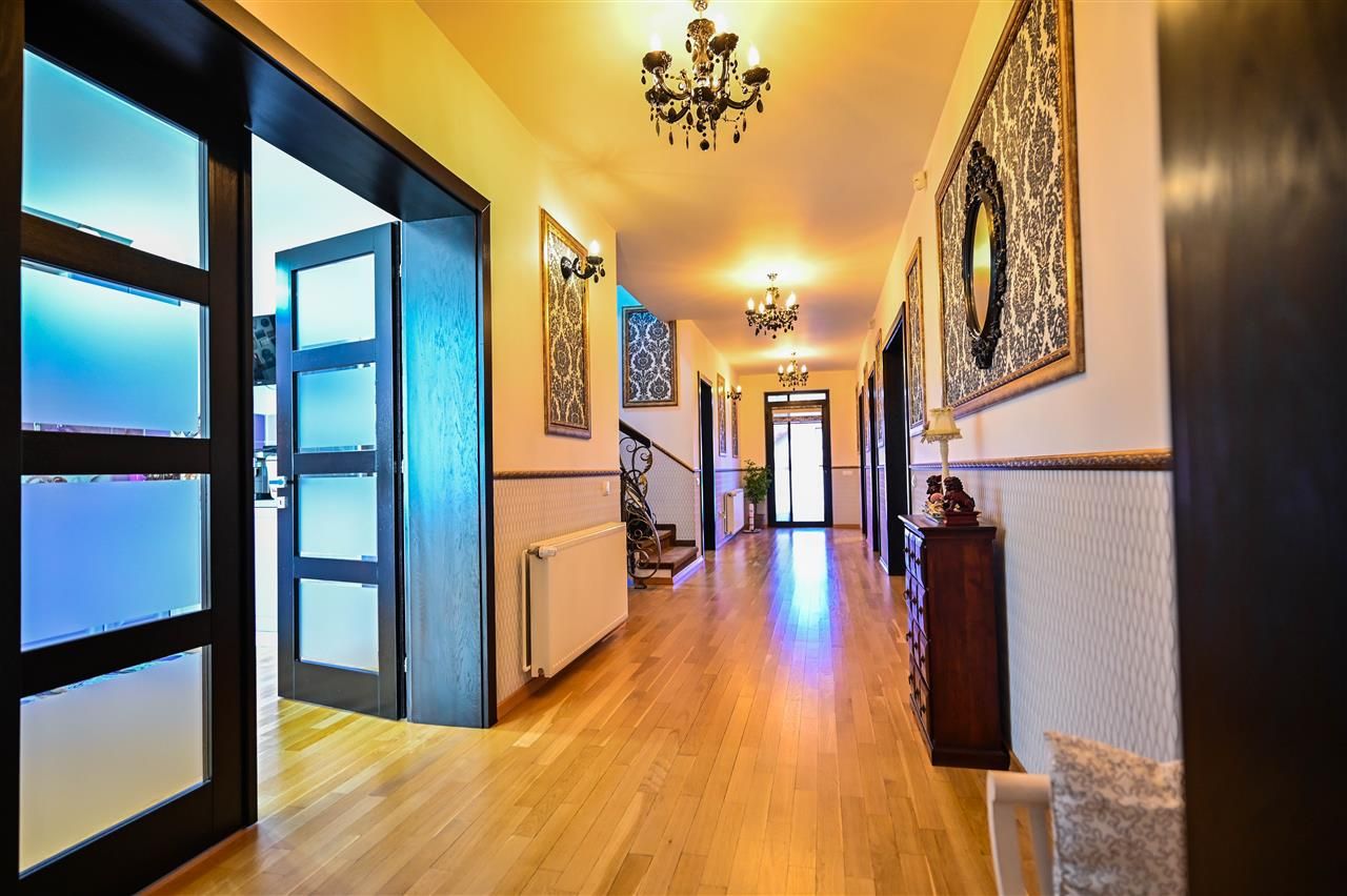 Somptuozitate in stil modern, 2 garaje, 3 terase, totul pe 1.000 mp teren - Poză 7