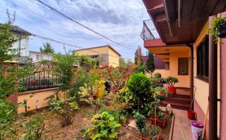 Cauți o casă mare sau spațiu pentru business? Aici le ai pe ambele! - Poză 22