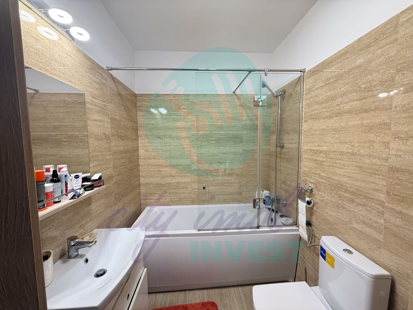 3 camere intr-o cladire cu arhitectura deosebita - Poză 11