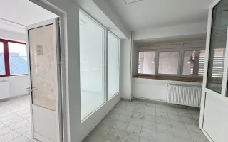Spatii comerciale moderne de inchiriat, in cladire recent renovata - Poză 16