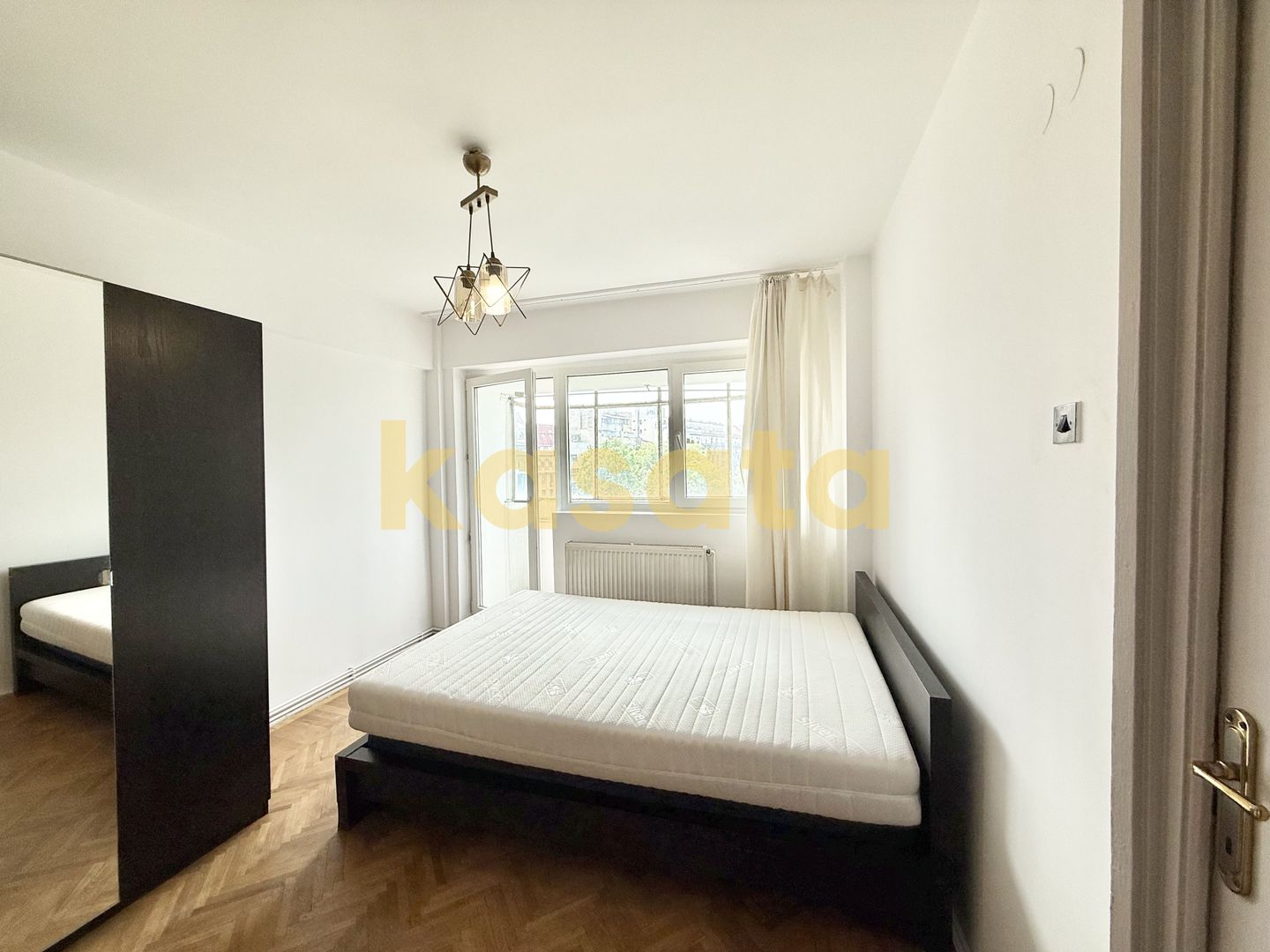 De vanzare apartament cu 2 camere utracentral - 5 minute de Cismigiu - Poză 4