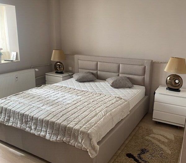 De Închiriat Apartament 3 Camere Decebal, Renovat, Aproape, de Metrou - Poză 1