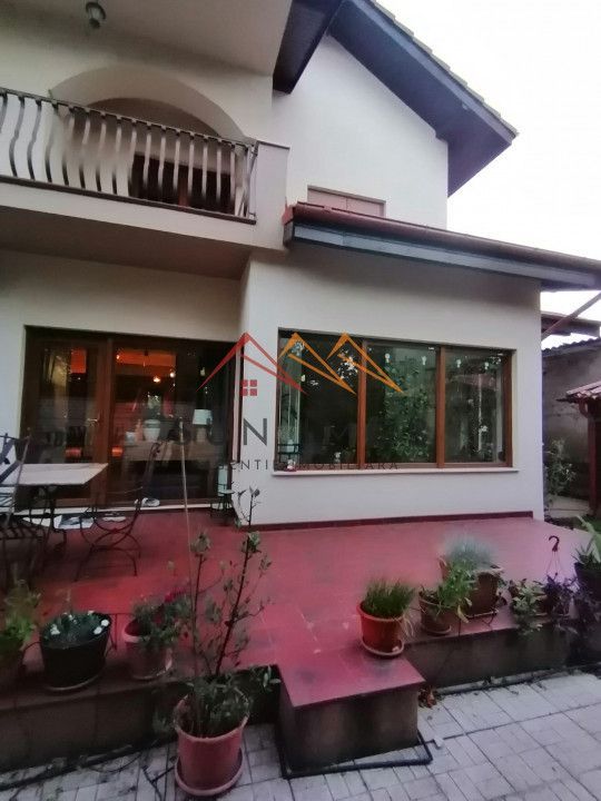 Vila P+E+M, an 2012, 6 camere, ultracentral, finisaje lux, Ploiesti,PH - Poză 9