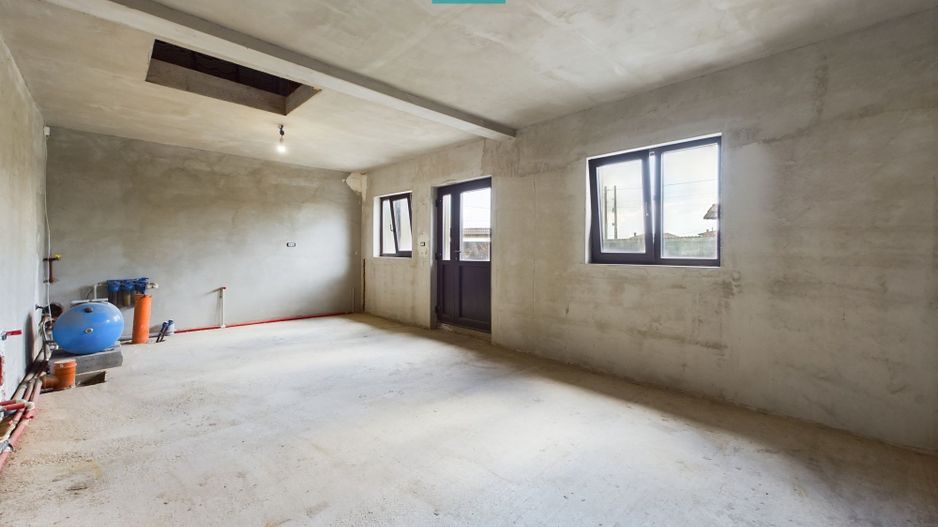 Casă la gri în Livada - Poză 14