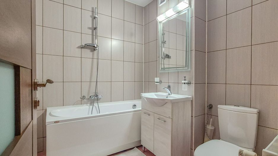 Apartament Spațios de 2 Camere | Zona Răcădău | 2 Băi | Loc de Parcare - Poză 6