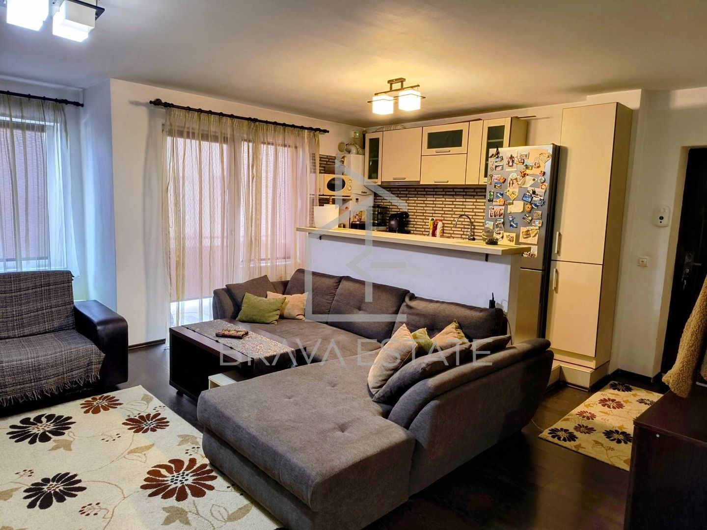 Apartament 3 camere,58 mp, balcon, parcare, zona Terra - Poză 4