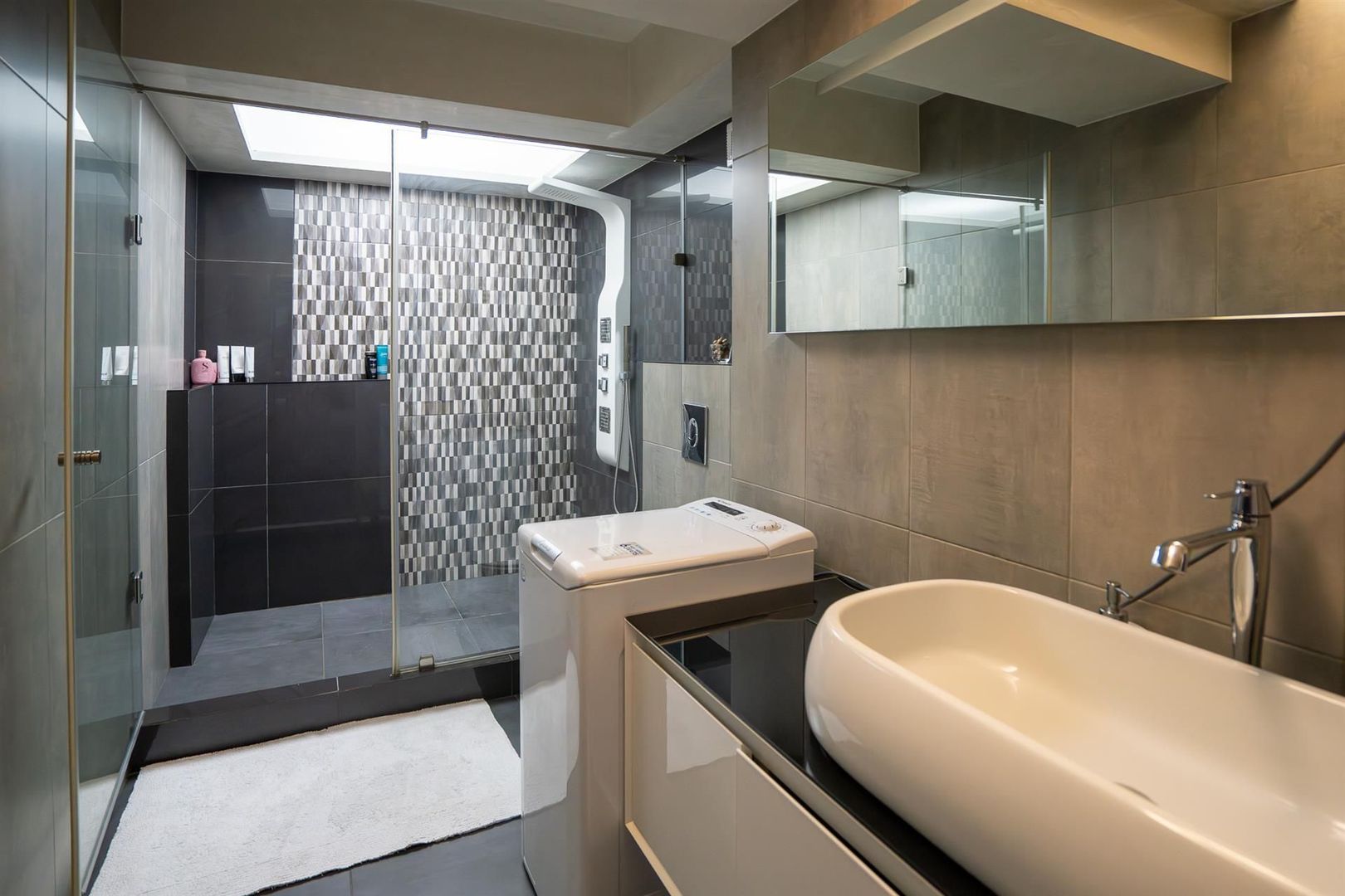 Apartament Lux cu jacuzzi Nufarul - Poză 4