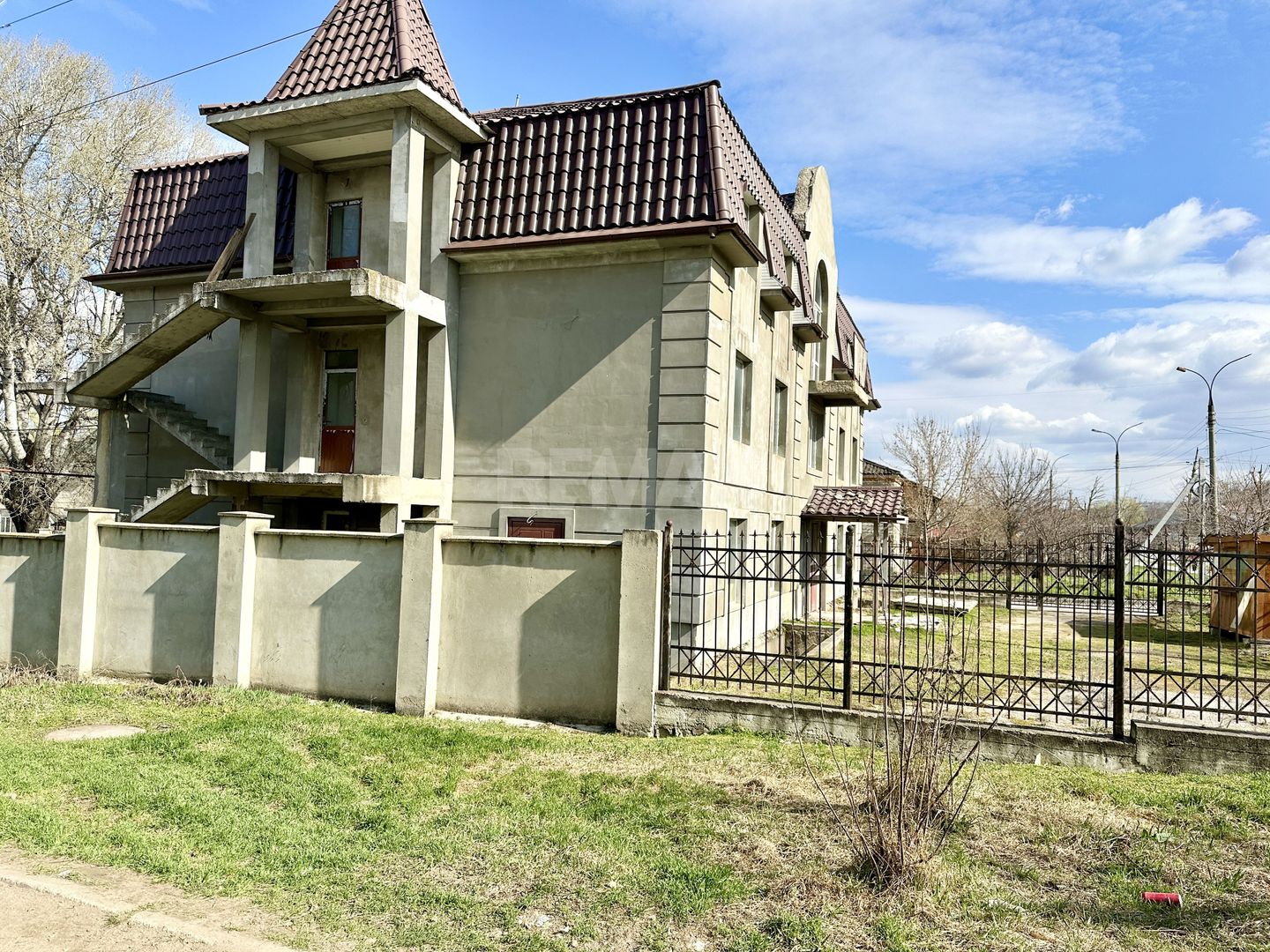De vânzare – Bloc cu destinație comercială în Anenii Noi, pe Strada Centrală. - Poză 4