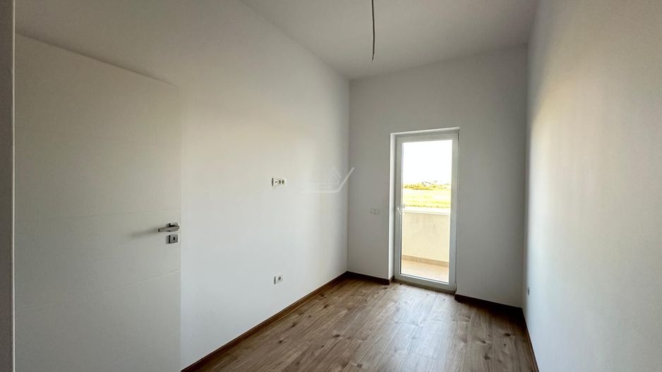 Etaj intermediar. Bloc finalizat. Loc de parcare. - Poză 6