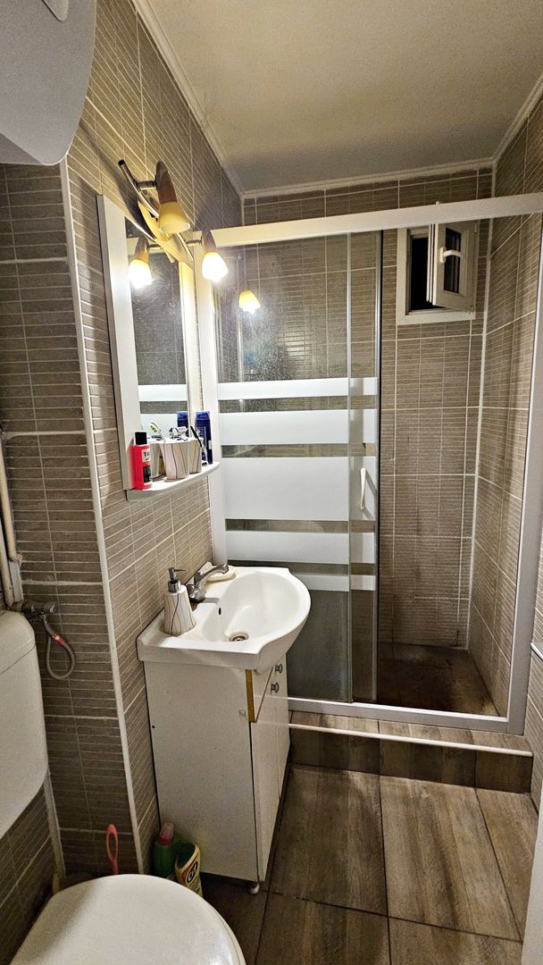 Garsonieră decomandată, etaj 2, balcon, bloc izolat – Astra, Str. Uranus - Poză 3