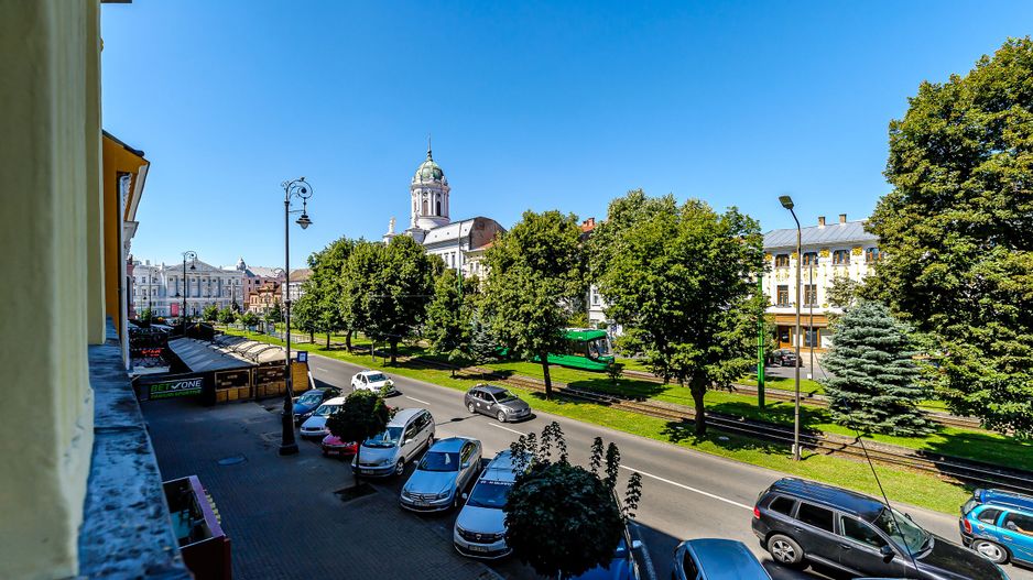 Apartament de vis, b-dul Revolutiei nr 83, Etajul 1. - Poză 1