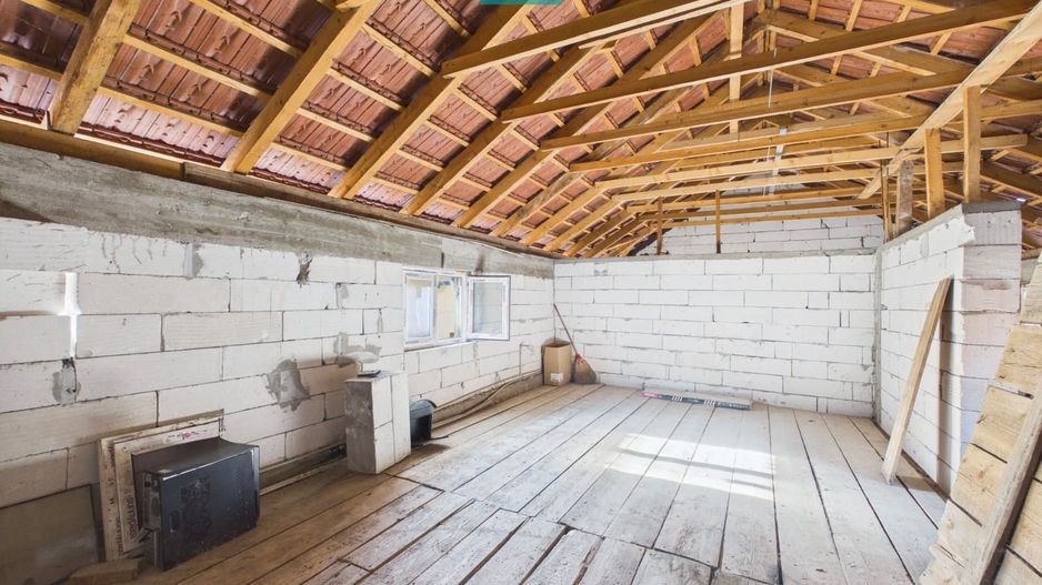 Casă P+E cu două apartamente, zona Drăgășani - Poză 8