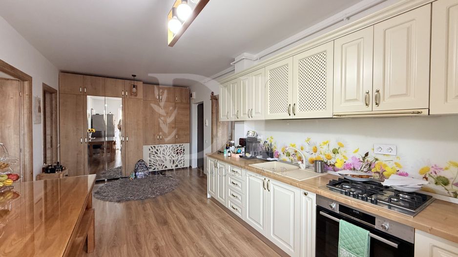 Apartament la cheie / etaj intermediar / Zona Florilor - Poză 2