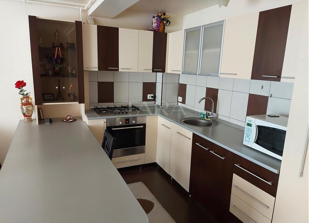 Apartament cu 3 camere de vânzare în zona Eroilor, Floresti - Poză 4