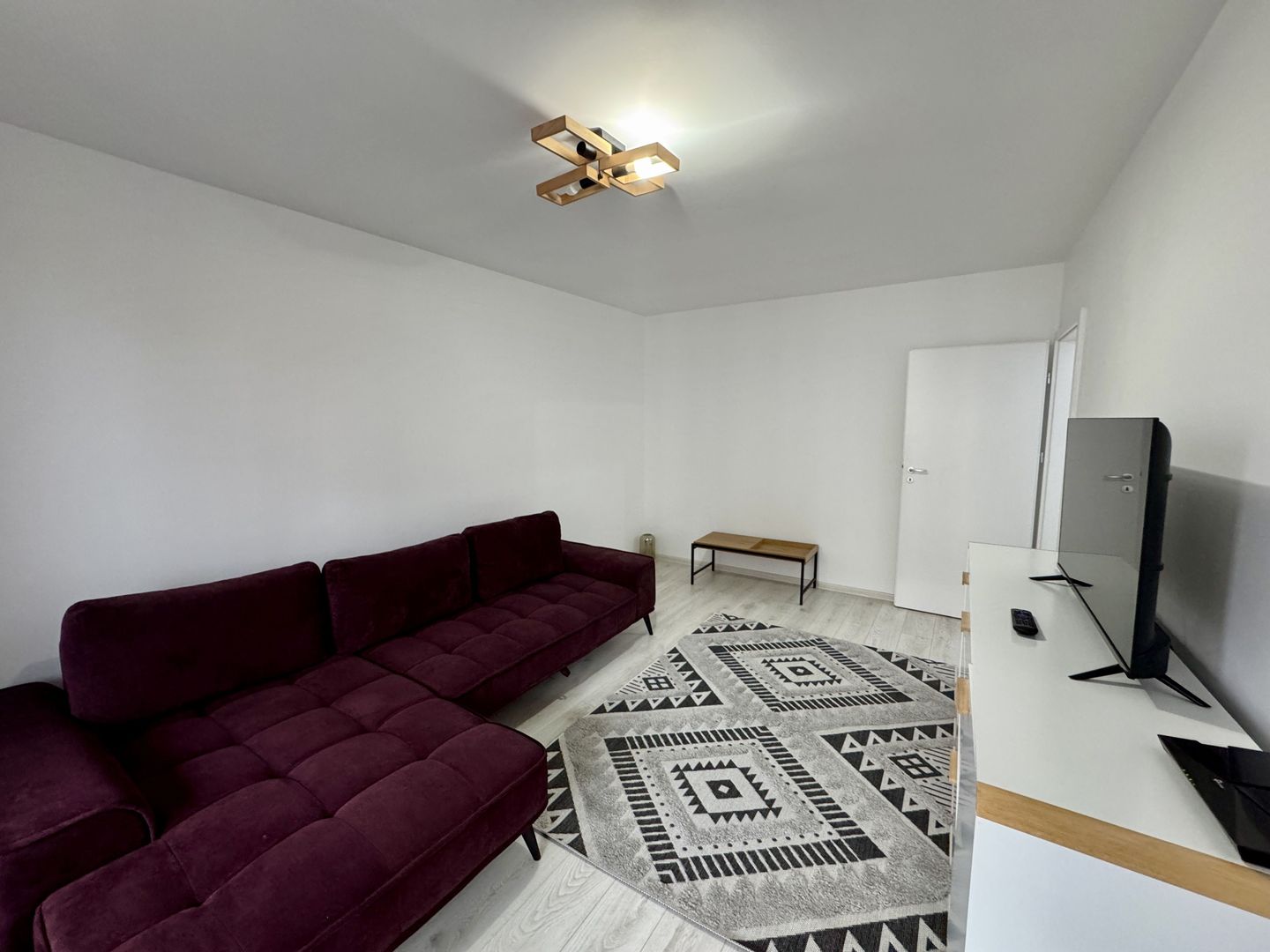 Apartament cu 2 camere, decomandat, in Tractorul - Poză 2