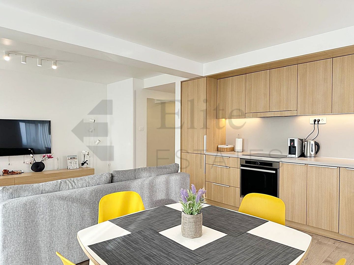 Penthouse de inchiriat ultracentral in Oradea - Poză 4