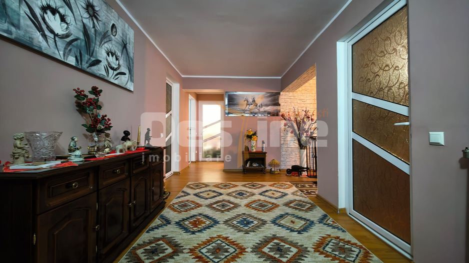 Vila cu etaj si mansarda, teren 7.200 mp, 1.550 mp intravilan - Poză 20