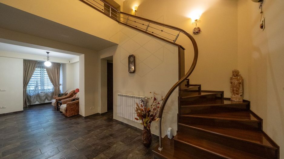 Casa spatioasa 515 mp langa metrou 1Mai - Poză 34