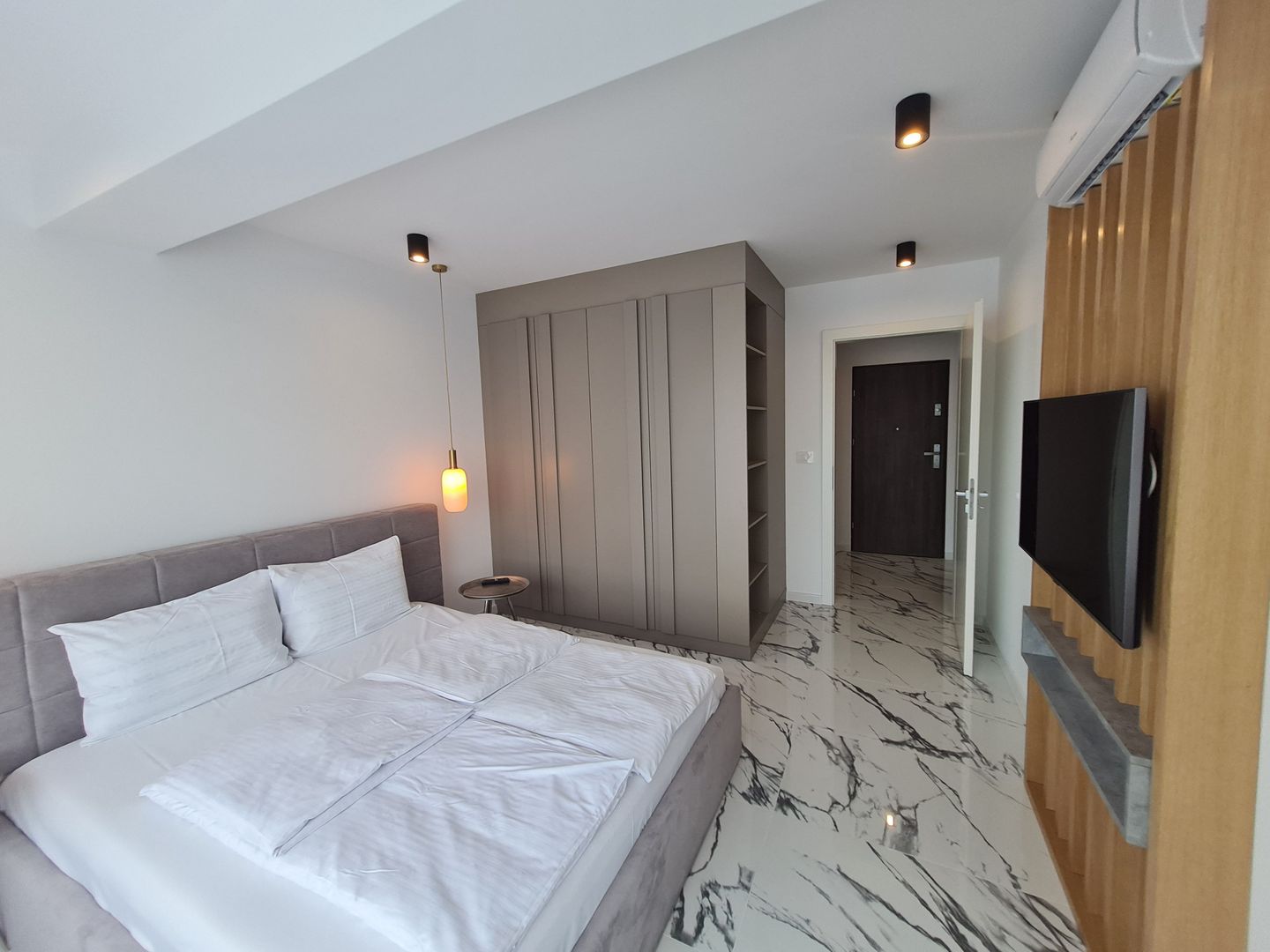 Calitate,prestanta,eleganta.. - Poză 6