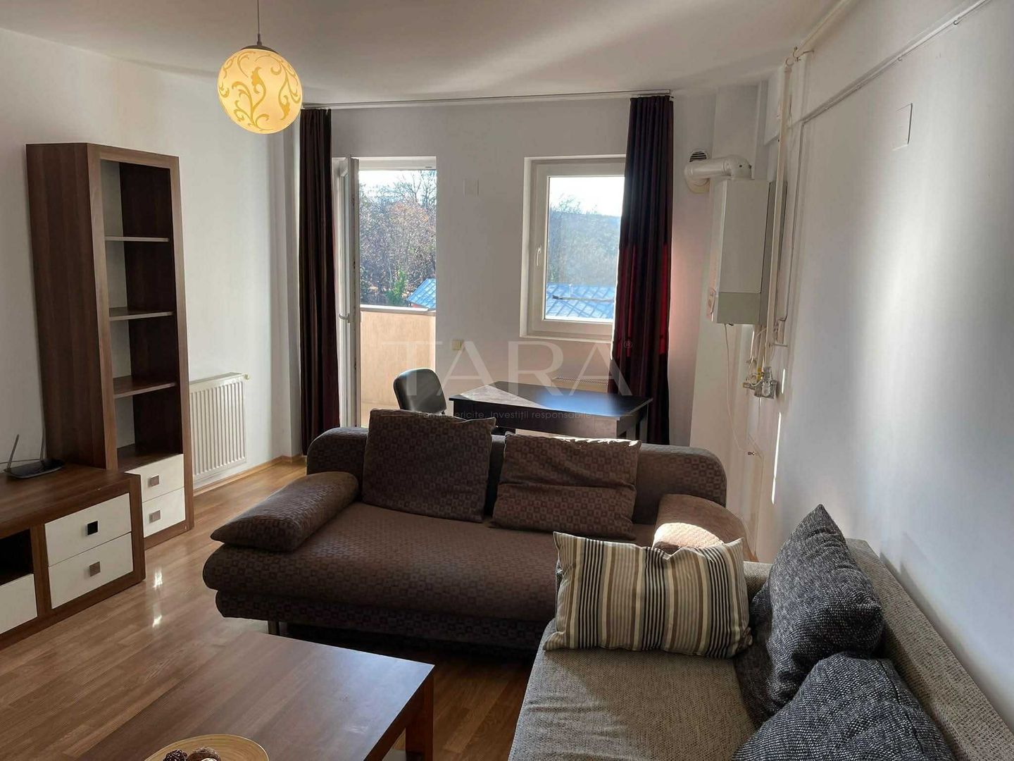 Apartament cu 2 camere, balcon generos, proximitatea Paltinia. - Poză 3