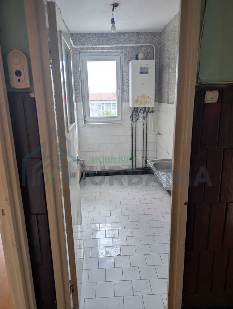 Apartament 2 camere decomandat, 36 mp, etaj 5/10, Alexandru cel Bun, Iași – 80.000 EUR, liber și de renovat - Poză 3