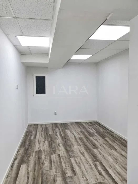 Camera/ Spatiu perfect pentru birou sau depozitare - Poză 2