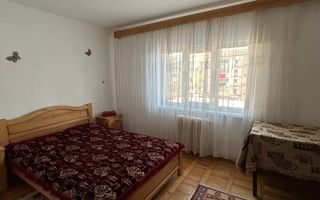 De inchiriat apartament 2 camere, zona Capat 1. Pret 250€ - Poză 2