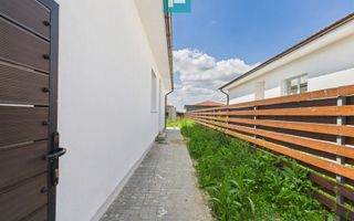 1/2 Duplex cu 4 camere și 2 băi în Moșnița Nouă - Poză 2