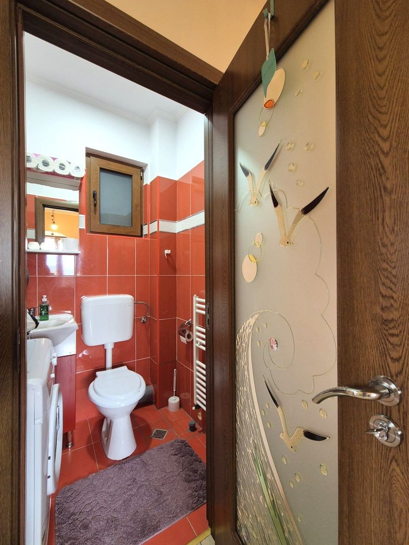 Tractoru, zonă liniștită de case, apartament spațios 3 camere cu garaj - Poză 15