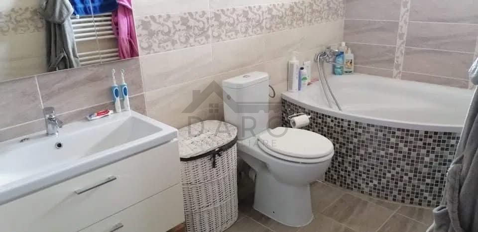 Închiriez apartament 2 camere + loc de parcare - Poză 2